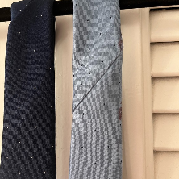 Pair of Oscar de la Renta ties - Picture 3 of 5